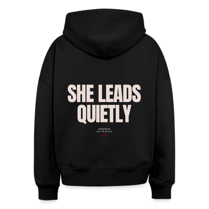 She leads quietly Boxy Hoodie - black